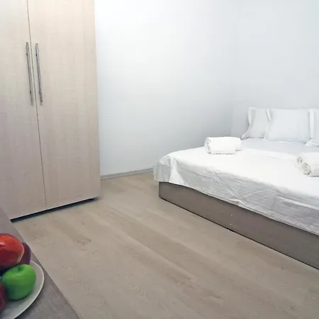 Nirvana Apartment *